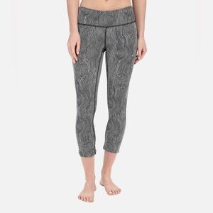 Nike Women's Zen Epic Run Tight Fit Black/White Crop Pants - size L